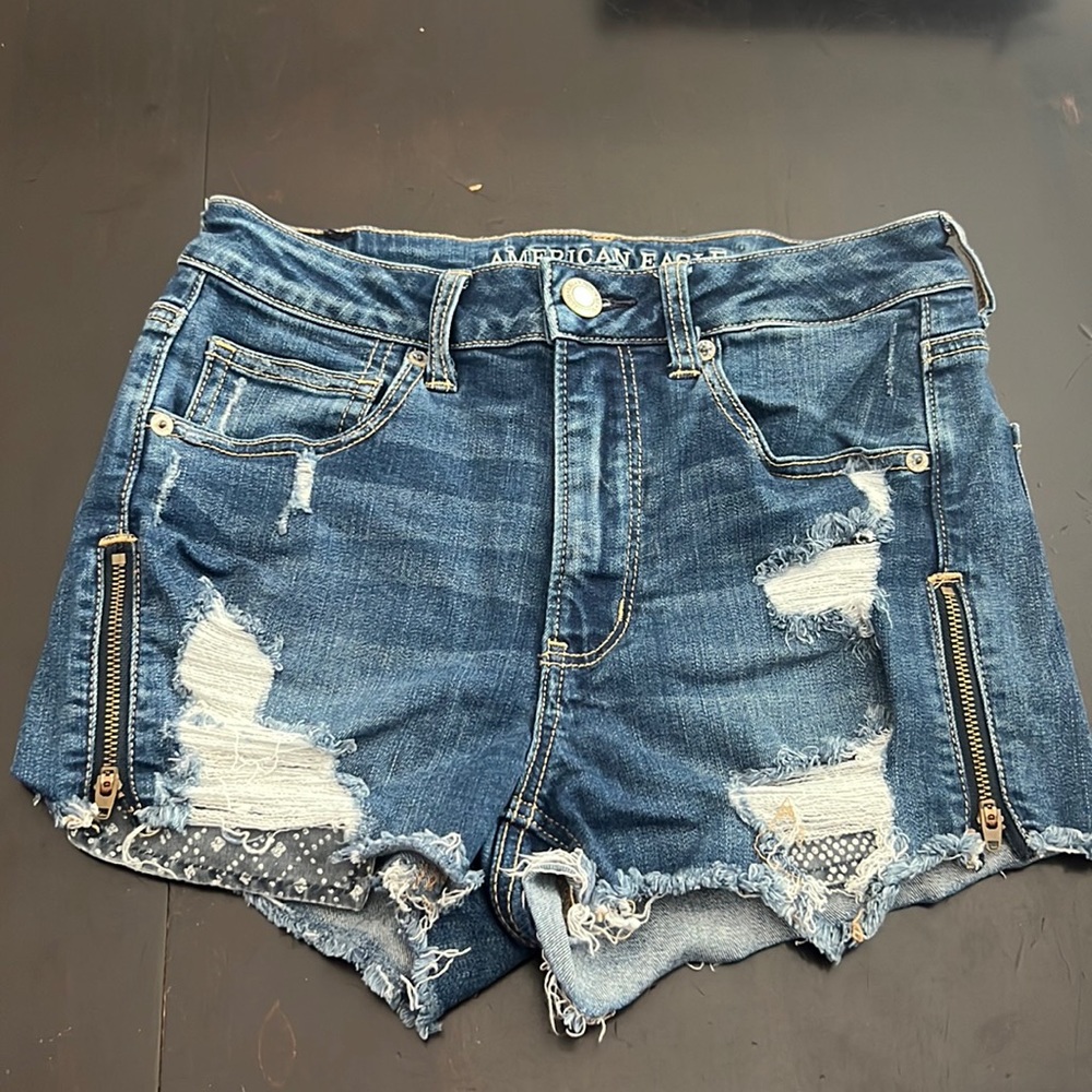 American eagle. Super high rise shortie. Size 6 women’s shorts. Jean